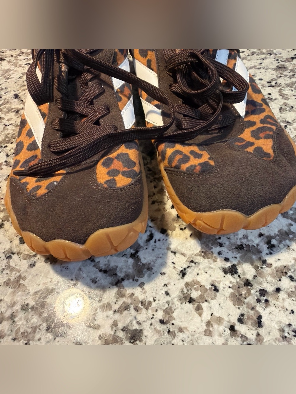 Source Unknown Brown Leopard Print Women’s Sneakers with White Stripes - Picture 3 of 4